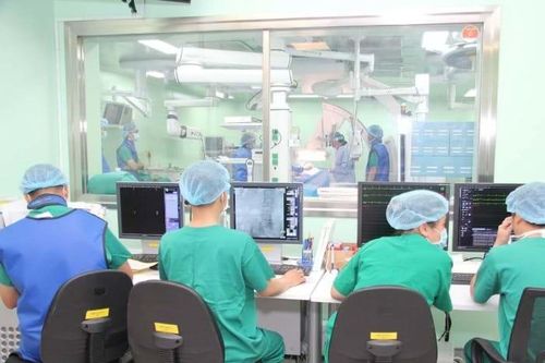 Cứu sống bệnh nhân bị phình động mạch chủ giữa lằn ranh sinh tử