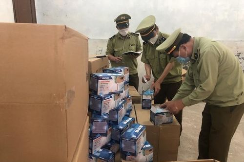 Quảng Ninh: Tạm giữ 75.000 chiếc khẩu trang có dấu hiệu vi phạm về hóa đơn, chứng từ