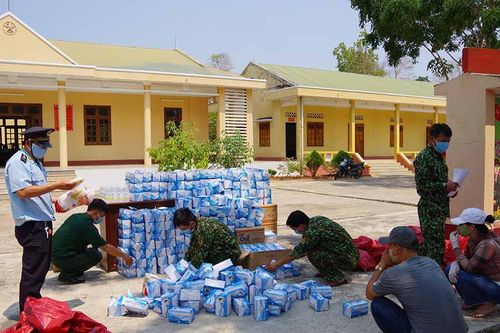 Gia Lai: Tạm giữ 21.200 chiếc khẩu trang y tế trên biên giới