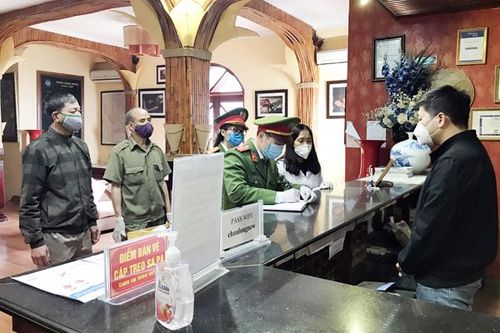Công an thị xã Sa Pa thành lập 25 tổ công tác 'đi từng ngõ, gõ từng nhà'