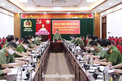Thượng tướng Bùi Văn Nam, Ủy viên Trung ương Đảng, Thứ trưởng Bộ Công an kiểm tra công tác đảm bảo ANTT tại Công an Sơn La