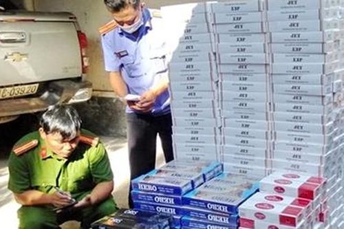 Tài xế chạy trốn bỏ lại ô tô cùng 19.000 gói thuốc lá