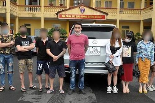 Tạm giữ nhóm thanh niên vi phạm nồng độ cồn, sử dụng ma túy trên ô tô