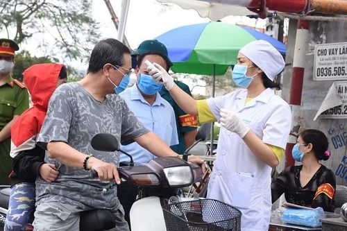 Hải Phòng kiểm tra thân nhiệt tất cả người ra vào thôn xóm