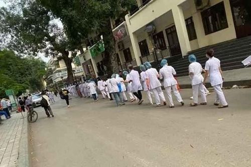 Bệnh viện Bạch Mai: 'Nội bất xuất ngoại bất nhập' để phòng Covid-19