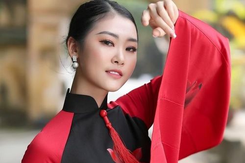 Cô thủ khoa mê hát vì cộng đồng