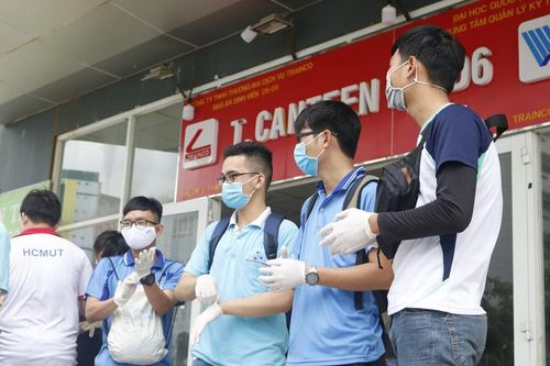 Ngày dọn dẹp cuối cùng của tình nguyện viên tại KTX ĐHQG TP.HCM