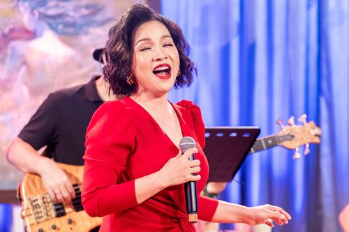Mỹ Linh nồng nàn trong đêm nhạc không khán giả