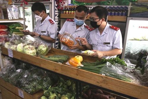 Hà Nội: Kiểm tra đột xuất việc bán hàng bình ổn giá giữa mùa dịch Covid-19