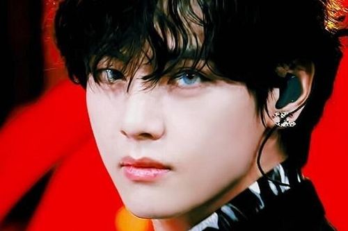 V BTS là 'thần tượng biểu diễn được săn lùng nhiều nhất thế giới'