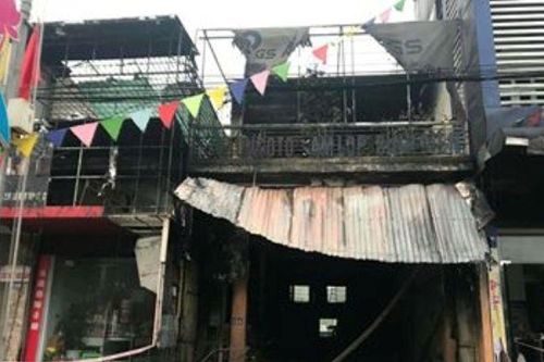 Cháy cửa hàng thiết bị ô-tô khiến hai người tử vong