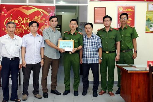 2 CAP được khen thưởng