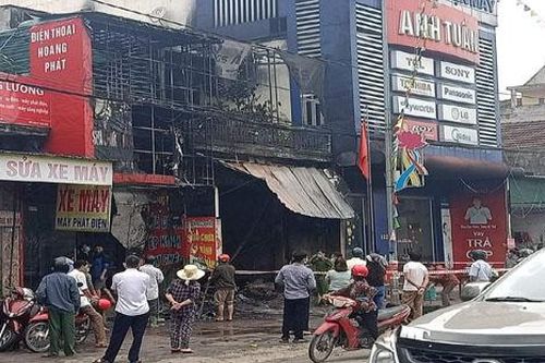 Cháy cửa hàng thiết bị ô tô khiến 2 ông cháu tử vong