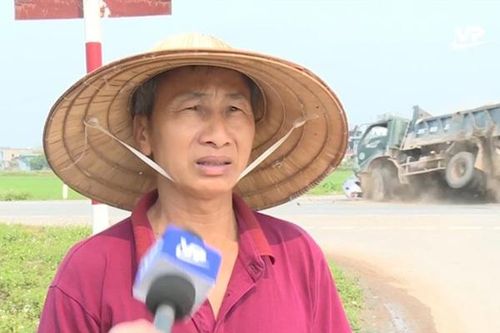 Đang phỏng vấn về tai nạn, quay ngay được cảnh 2 ô tô đâm nhau