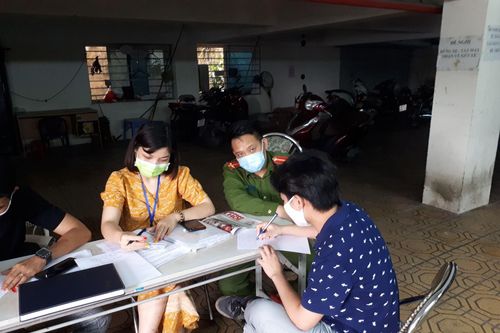 Ba trường hợp bị xử phạt vì không đeo khẩu trang trong sáng 28/3