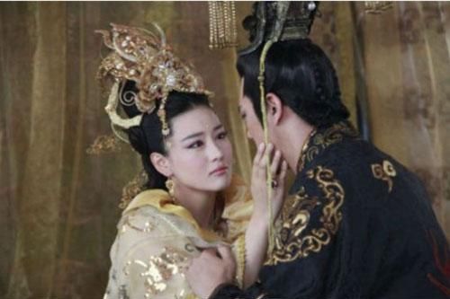 Chiến tích 'mây mưa' của Hoàng đế Trung Quốc khiến người đời sợ hãi
