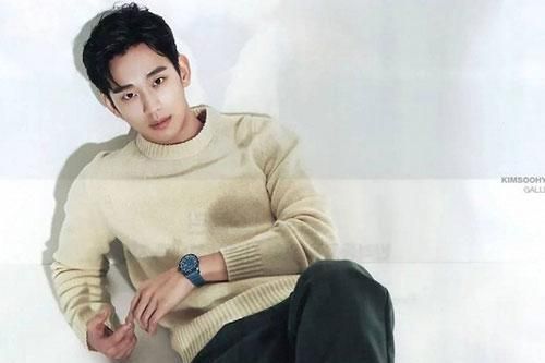 'Cụ giáo' Kim Soo Hyun gây sốt với nhan sắc tuyệt phẩm, diện cả cây hồng phấn vẫn chuẩn men