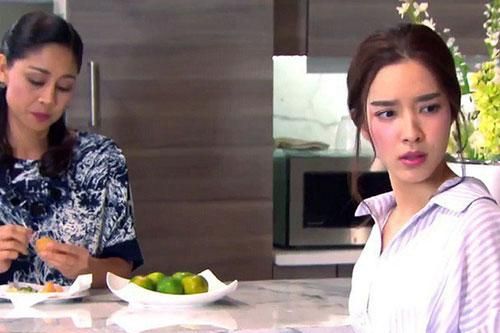 Trong bữa cơm, mẹ tôi mắng chị dâu vì không chịu sinh con nhưng chị ấy 'cười trong nước mắt' hỏi lại một câu khiến cả nhà tôi tái mặt