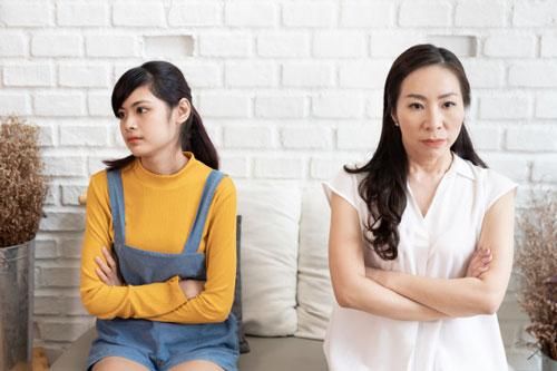 Thấy chị dâu dạy con lệch lạc, tôi giận 'sôi gan' cãi nhau với chị nhưng không ngờ anh trai nói một câu làm tôi 'muối mặt' im lặng