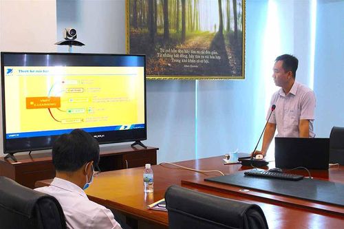 Gia Lai: Tập huấn trực tuyến về công tác dạy học qua internet và trên truyền hình