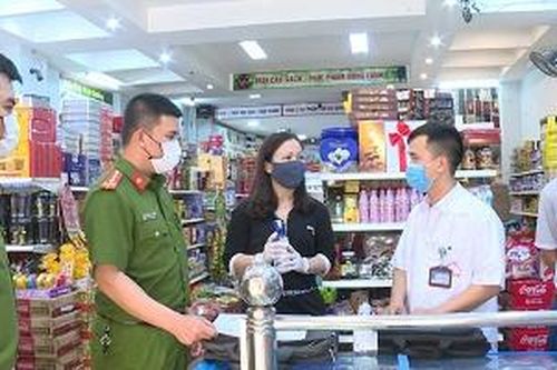 'Đi từng ngõ, gõ từng nhà' rà soát người nhập cảnh ngăn ngừa dịch Covid-19