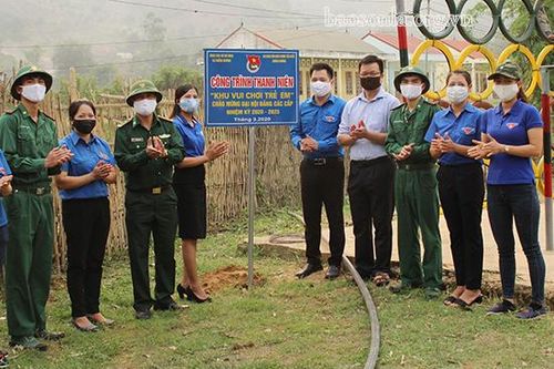 Xã Chiềng Khương: Gắn biển công trình thanh niên 'Khu vui chơi trẻ em'