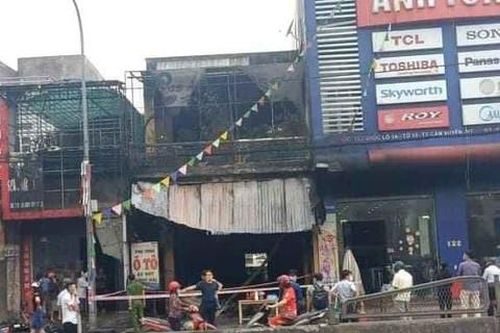 Cháy cửa hàng thiết bị ôtô, 2 ông cháu tử vong