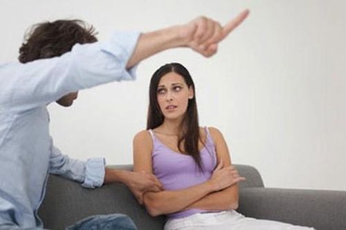 Chuyên gia bày cách 'trị' chồng ích kỷ