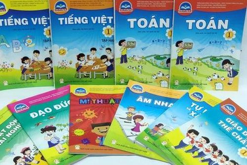 Năm học 2020 - 2021: Vì sao giá sách giáo khoa lớp 1 'phi mã' so với hiện hành?