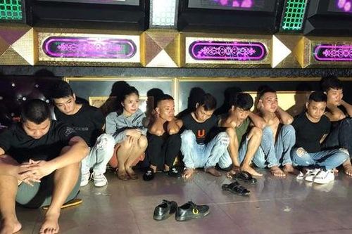 Quảng Bình: Bắt quả tang 10 đối tượng tổ chức sinh nhật bằng ma túy tại quán karaoke