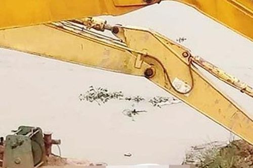 Bàng hoàng phát hiện thi thể nữ giới nổi ở mép sông
