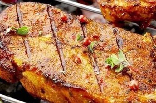 Bạn phải bỏ ngay kiểu xiên thịt để nướng đi kẻo gặp họa, đây mới là cách nướng thịt đúng từ các chuyên gia