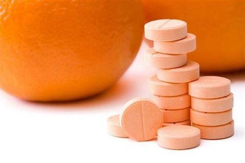 Không dùng vitamin C liều cao để phòng và trị COVID-19