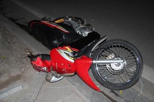 Sợ bị đòi nợ, đâm xe máy vào chủ nợ