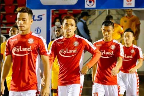 Cầu thủ Việt Nam nguy cơ bị giảm lương, mất việc vì dịch Covid-19