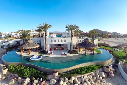 Biệt thự xa hoa mang phong cách Mexico - Ấn Độ của tỷ phú Mỹ