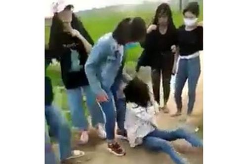 Nữ sinh lớp 9 ở Thanh Hóa bị nhóm bạn đánh dã man