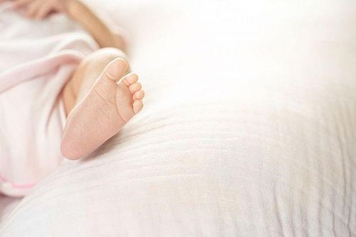 Mỹ ghi nhận trường hợp hiếm gặp là trẻ sơ sinh đầu tiên tử vong do Covid-19