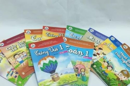 Không được thả nổi giá sách giáo khoa