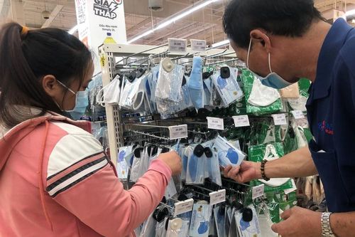 Hết thời phải xếp hàng mua khẩu trang: Siêu thị 'đầy nhóc' tha hồ chọn