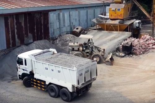 Phạt nặng trạm trộn bê tông gây 'đinh tai nhức óc'