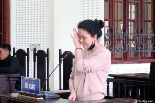 Tiếng khóc của hai đứa trẻ khi gặp lại mẹ ở chốn pháp đình