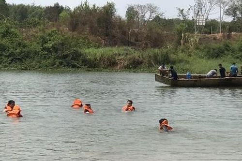Tìm thấy người phụ nữ nhảy cầu tự tử sau gần 14 giờ mò tìm