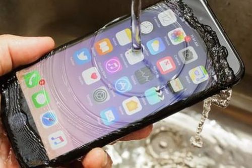 Apple hướng dẫn cách cấp cứu từng dòng iPhone khi bị vô nước