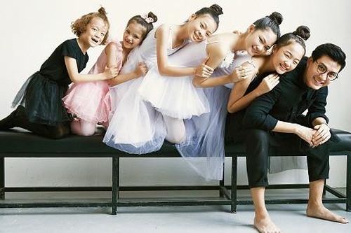 Rời ghế nóng, Quang Đại chia sẻ bộ ảnh cực dễ thương cùng các thí sinh 'Model Kid Vietnam'