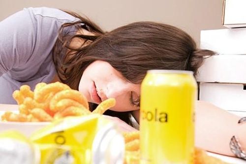 Những thói quen xấu cần bỏ ngay khi ở nhà thường xuyên trong mùa dịch
