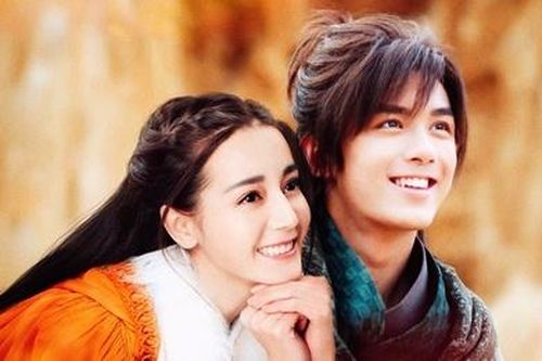Địch Lệ Nhiệt Ba bị chê khi đóng cặp với đàn em kém 7 tuổi