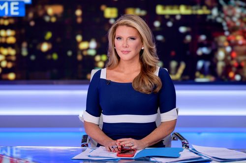 Biên tập viên rời đài Fox sau khi nói virus là 'mưu đồ lật TT Trump'