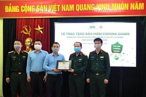 MIC trao gói bảo hiểm Corona Guard tặng cán bộ, nhân viên, chiến sĩ, người lao động Báo Quân đội nhân dân