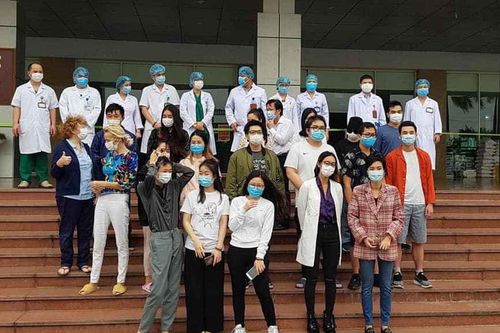 Thêm 27 bệnh nhân ra viện, Việt Nam đã chữa khỏi cho 52 ca mắc COVID-19